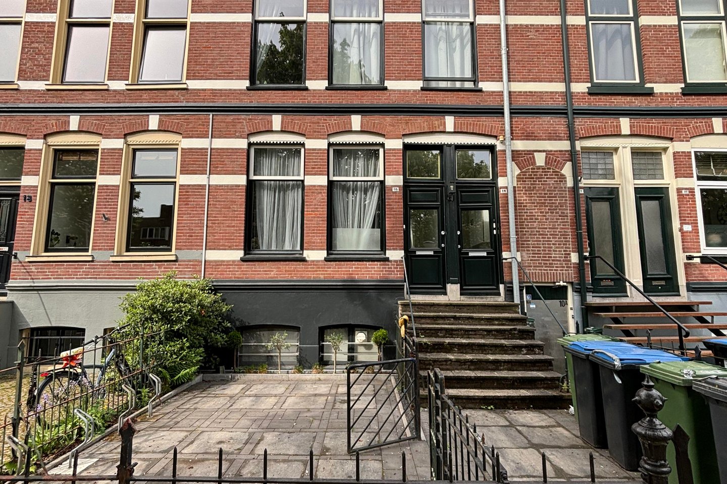 Bekijk foto 1 van Van Oldenbarneveldtstraat 14