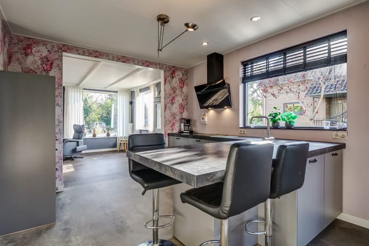 Foto 11 van Burg. Lovinkstraat 73