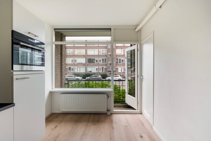 View photo 8 of Plotinusstraat 43