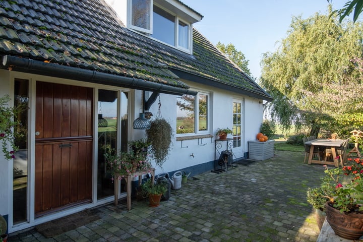 View photo 31 of Looveerweg 3