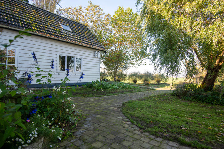 View photo 35 of Looveerweg 3