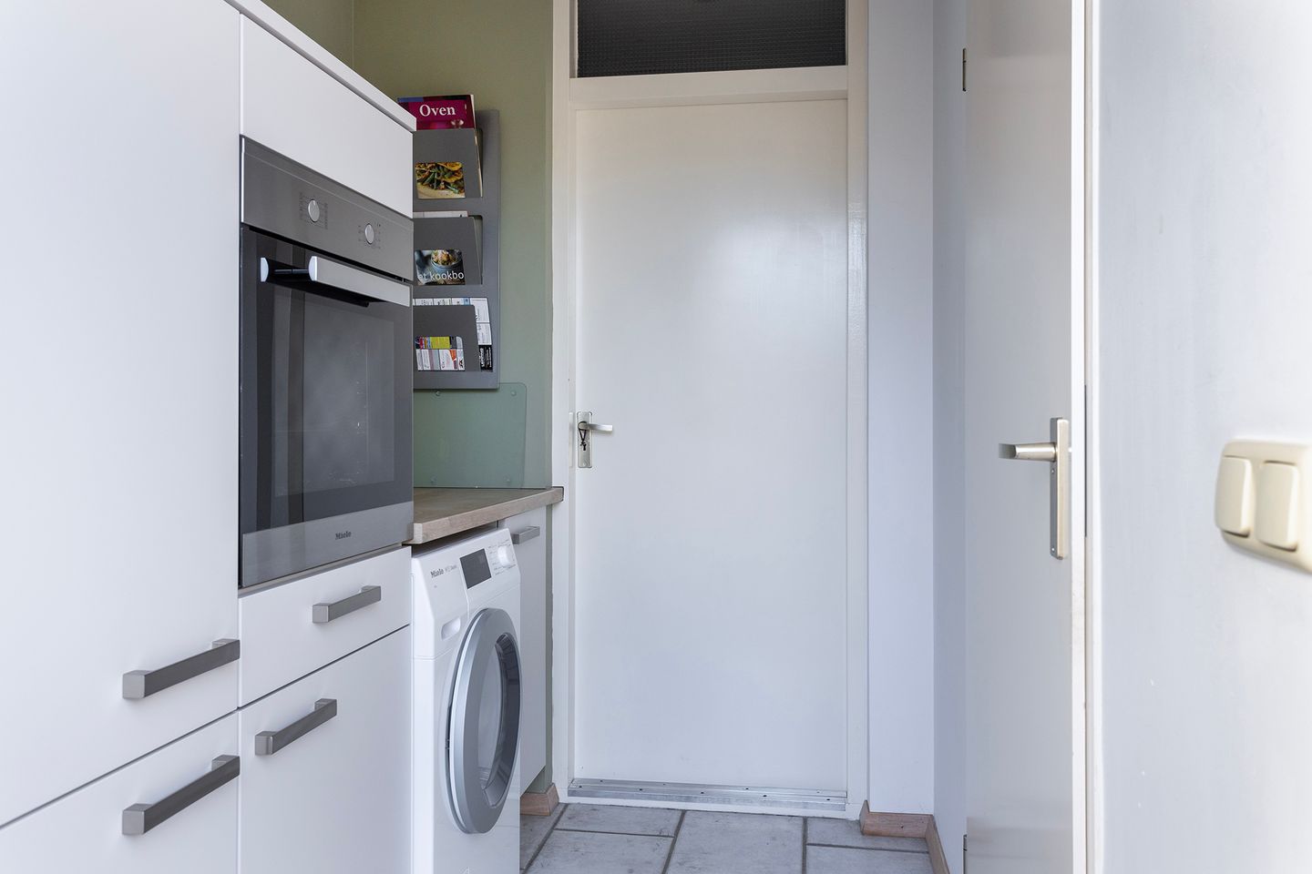 Photo 19 of Anemoon 37