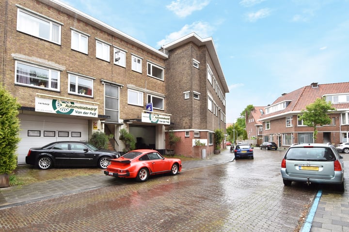 Bekijk foto 28 van van Naeltwijckstraat 219