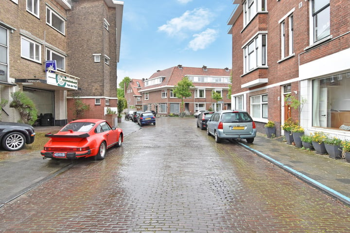 Bekijk foto 29 van van Naeltwijckstraat 219