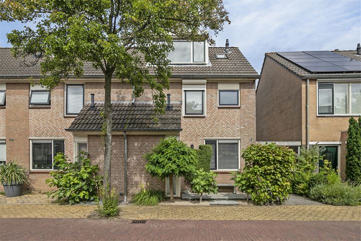 View photo 1 of Staringstraat 51