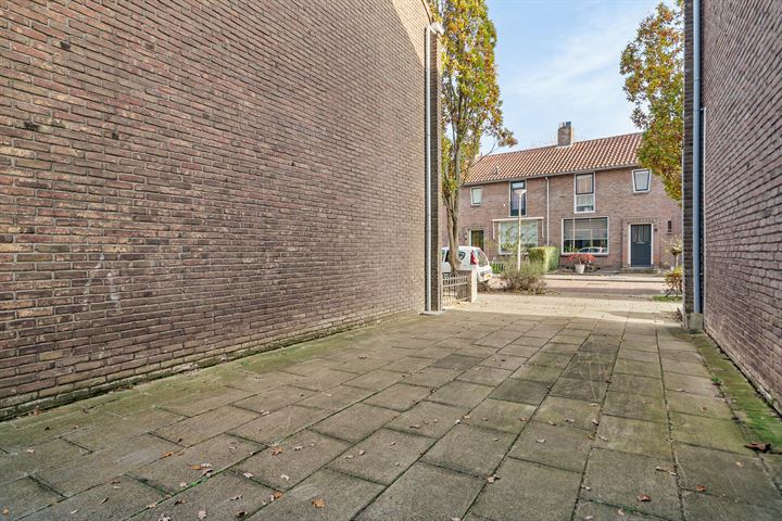 View photo 34 of Thorbeckestraat 18