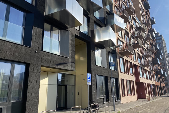 Bekijk foto 2 van Mies van der Rohestraat 17