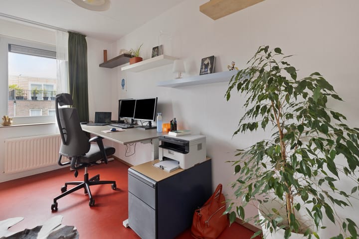 Foto 18 van Dom H. van der Laanstraat 18