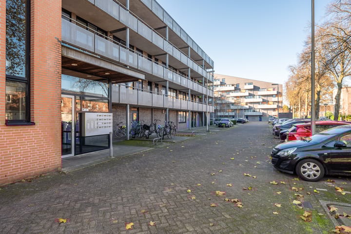 Photo 4 of Leeghwaterstraat 252