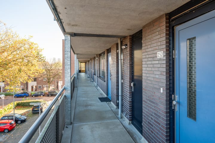 Photo 8 of Leeghwaterstraat 252