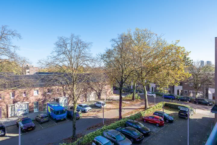 Photo 9 of Leeghwaterstraat 252