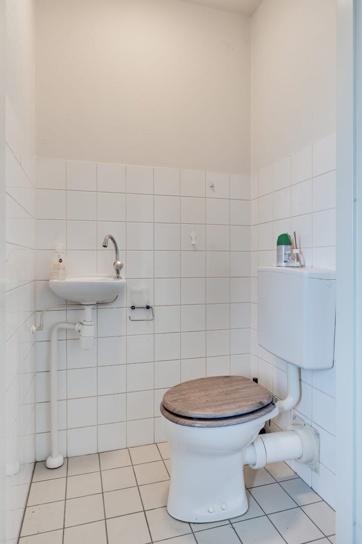 Photo 15 of Leeghwaterstraat 252