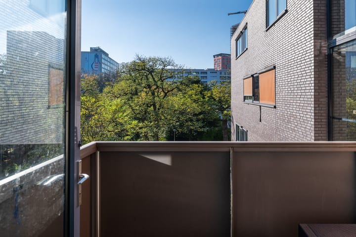 Photo 21 of Leeghwaterstraat 252