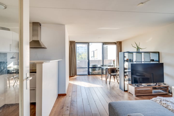 Photo 16 of Leeghwaterstraat 252