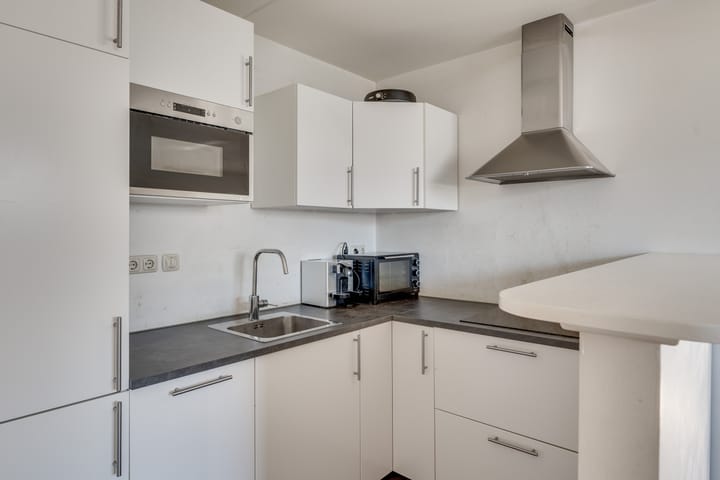 Photo 28 of Leeghwaterstraat 252