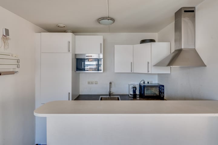 Photo 29 of Leeghwaterstraat 252