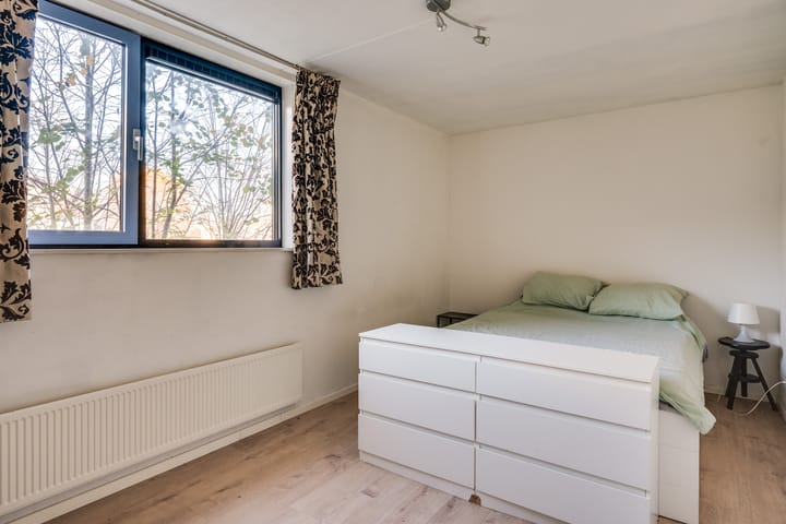 Photo 30 of Leeghwaterstraat 252