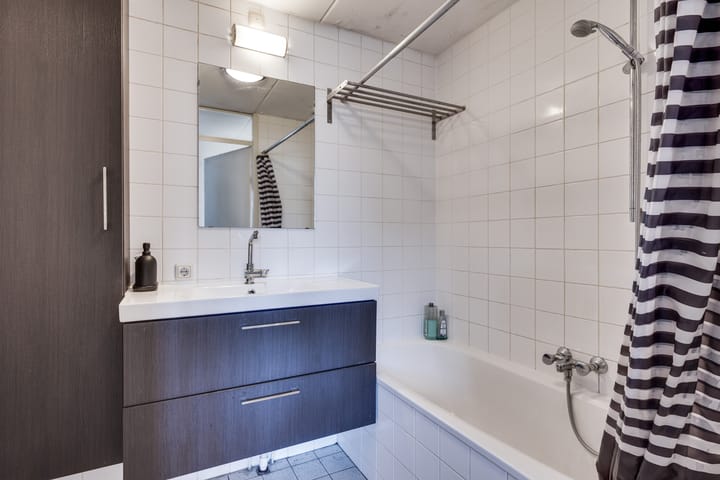 Photo 32 of Leeghwaterstraat 252