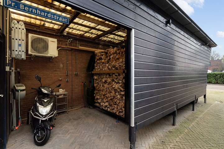 View photo 37 of Prins Bernhardstraat 28