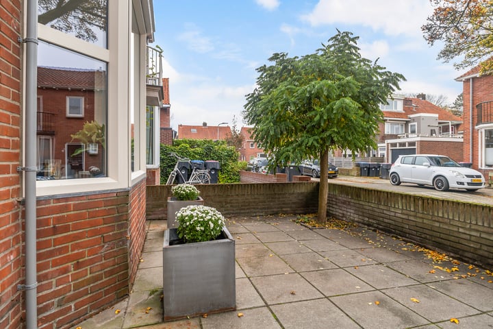 View photo 2 of van Beverwijckstraat 71