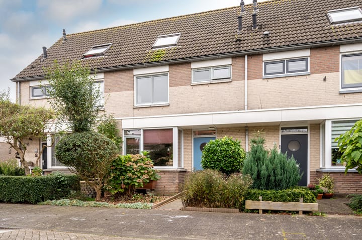 Photo 2 of Kamperfoeliestraat 3