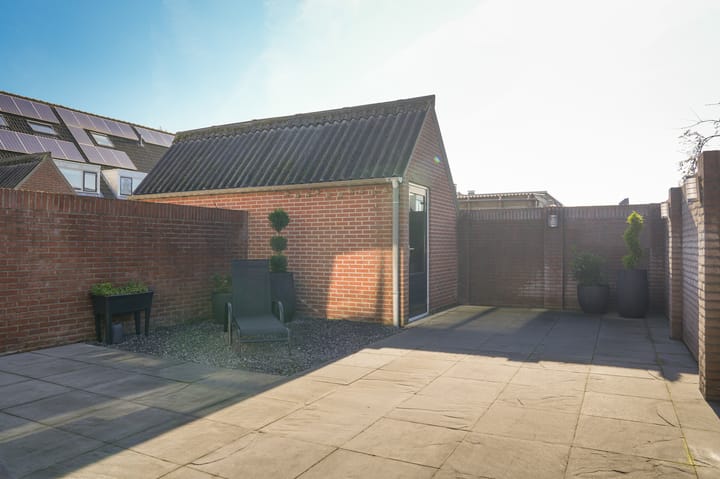 Foto 29 van Marga Klompéstraat 115