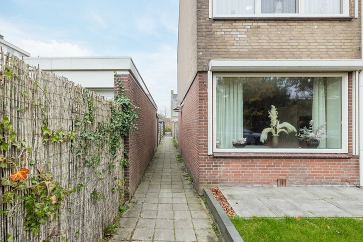 Bekijk foto 34 van Ruysdaelstraat 1