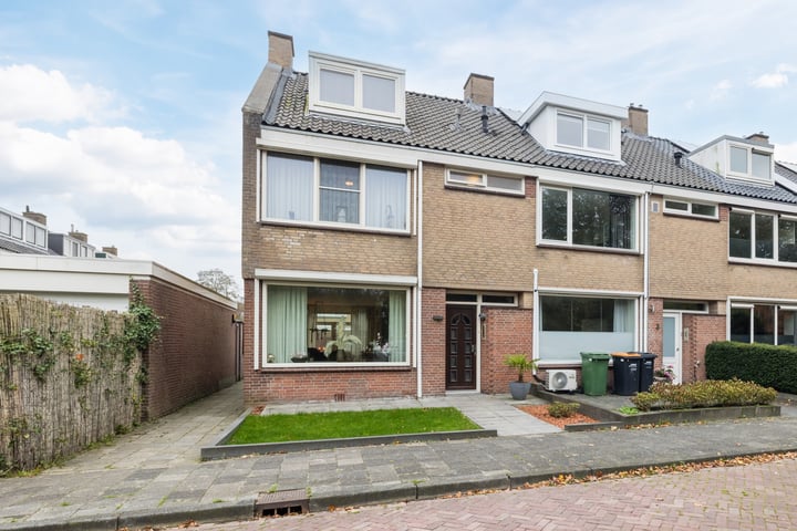 Bekijk foto 36 van Ruysdaelstraat 1