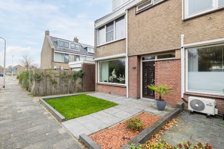 Bekijk foto 38 van Ruysdaelstraat 1