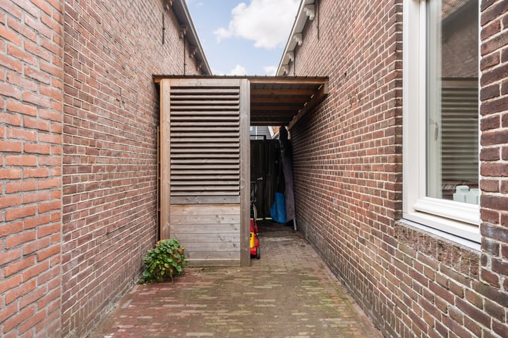 View photo 42 of Wilhelmina Geevestraat 18