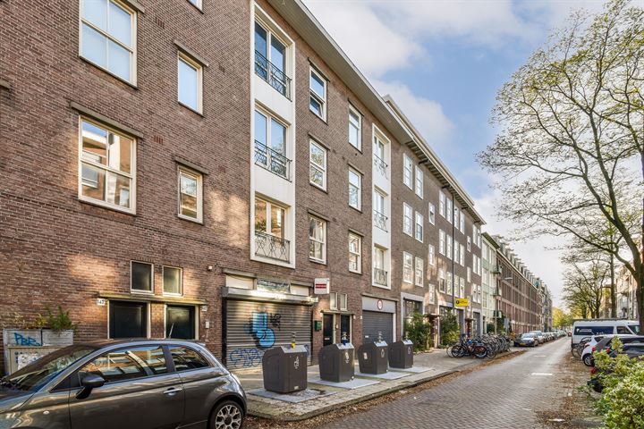 View photo 4 of Blasiusstraat 142-3