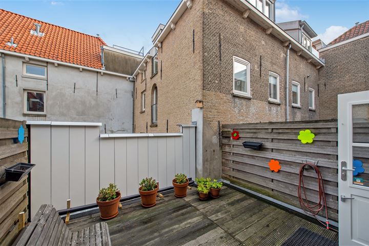 View photo 4 of Voorstraat 48