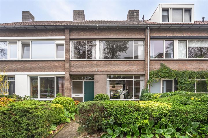 View photo 40 of Veldekestraat 25