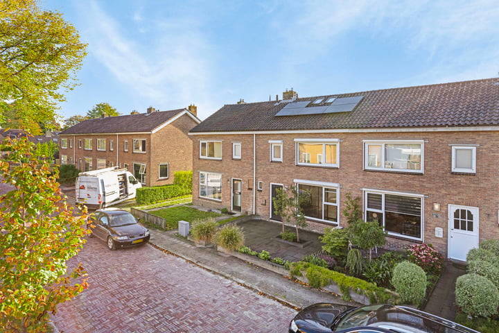 Bekijk foto 30 van Heemstrastraat 18