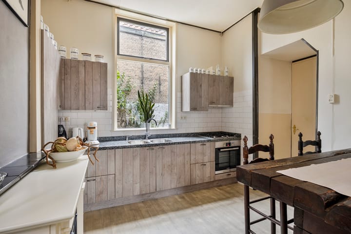 Foto 12 van Kerkplein 13