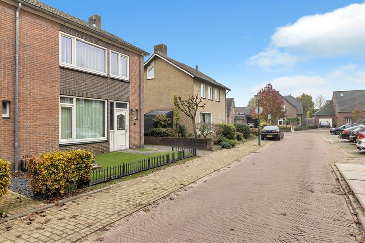 Bekijk foto 32 van Meidoornstraat 3