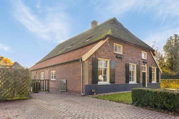 Bekijk foto 2 van Broekstraat 2