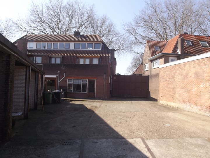 Photo 12 of Floris Vosstraat 8