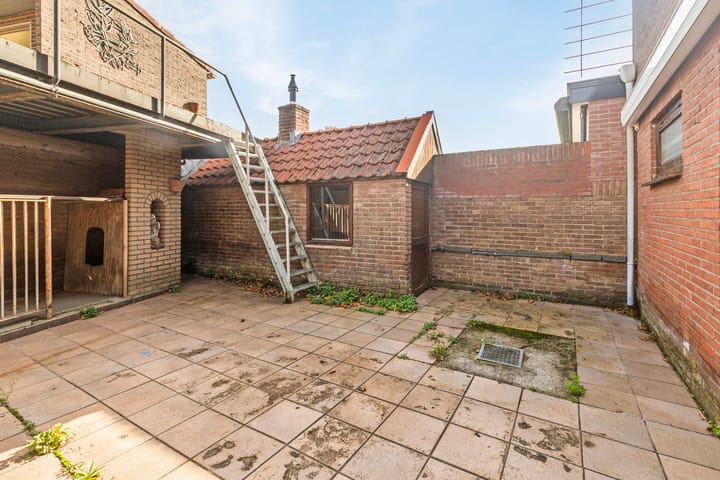 Photo 11 of Floris Vosstraat 8