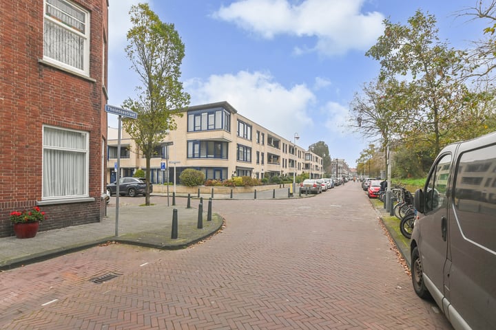 View photo 6 of Tholensestraat 155