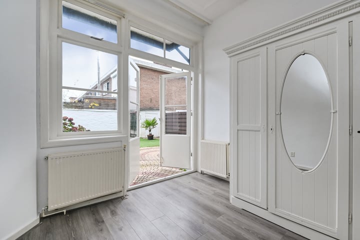 View photo 16 of Tholensestraat 155