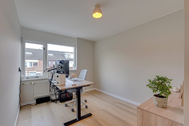 Foto 23 van De Gasperistraat 38