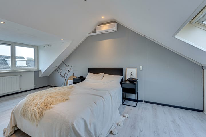 Foto 35 van De Gasperistraat 38