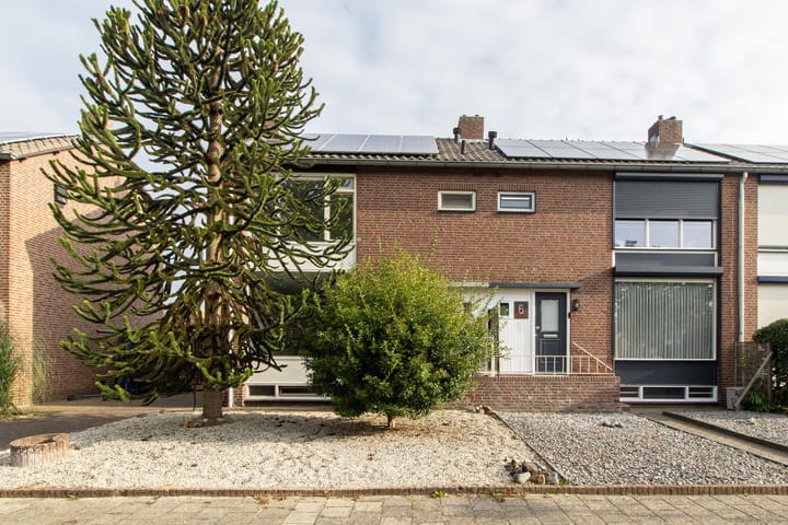 Foto 2 van Bloemenplein 5