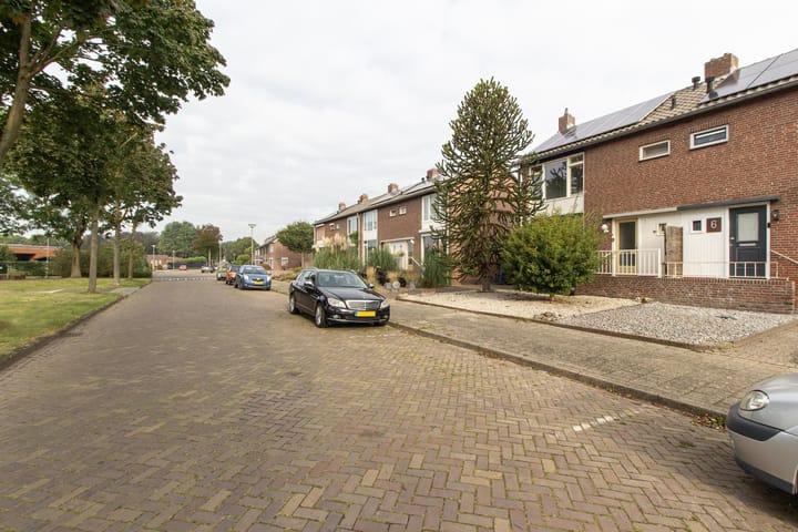 Foto 26 van Bloemenplein 5