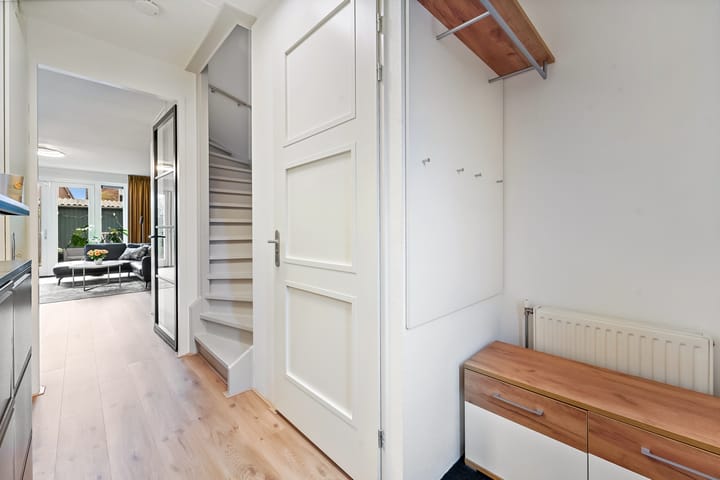 Photo 10 of Narcisstraat 39