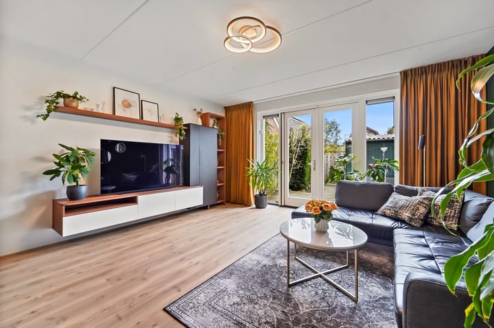 Photo 13 of Narcisstraat 39