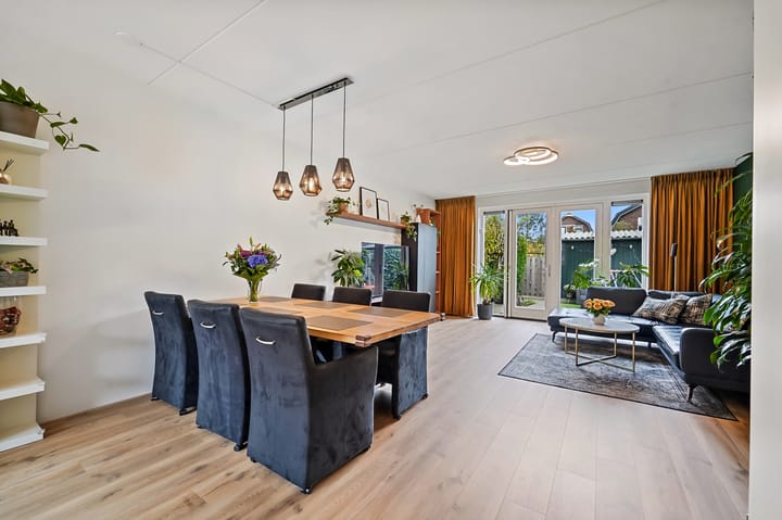 Photo 11 of Narcisstraat 39