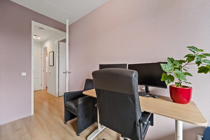 Photo 28 of Narcisstraat 39