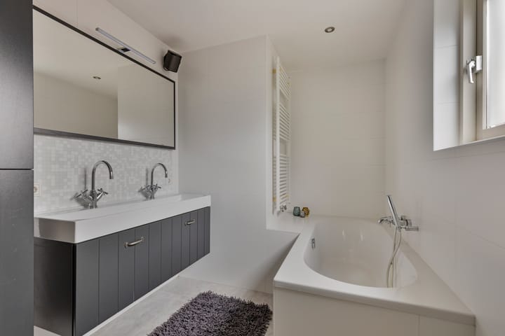 Photo 12 of Emmastraat 80